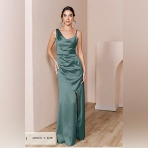 Revelry Bridesmaid Maxine Dress in color Rosemary. Size 8.